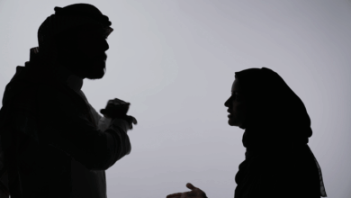 حين يصبح الرجل غريباً في بيته