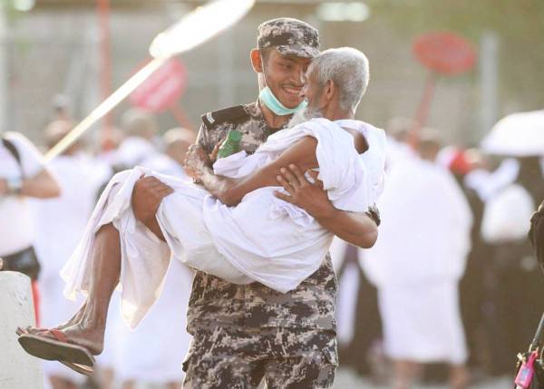 رجل الأمن السعودي..عنوان العزة والإنسانية