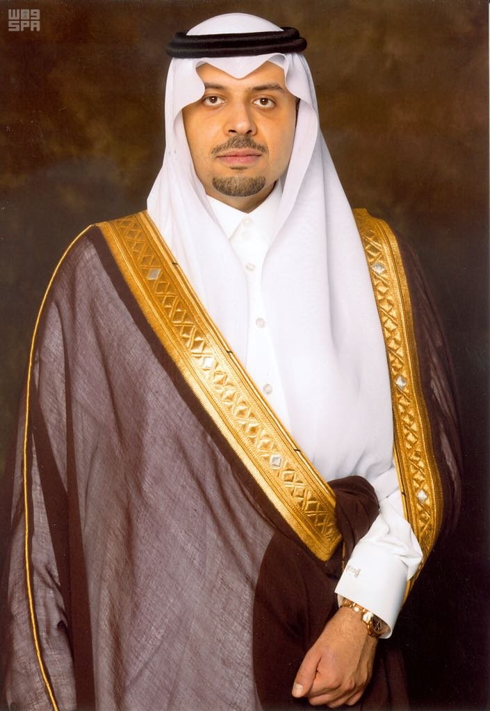 الأمير فيصل بن خالد تواضع القادة وعزم الإداريين