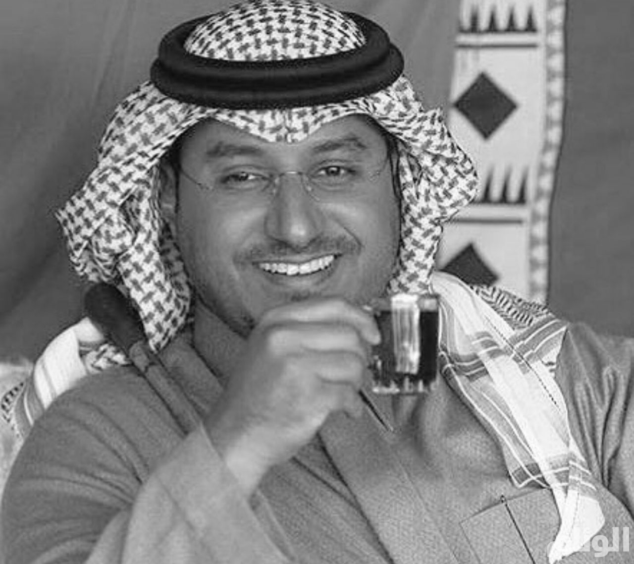 الأمير منصور بن مقرن.. الغائب الحاضر دائماً