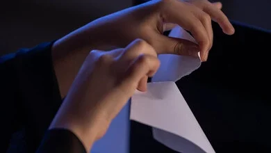 المرأة بين القول الشائع والواقع الذي يفضحه