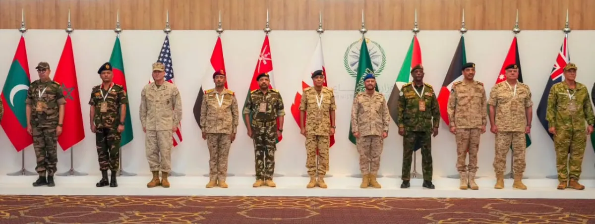 هل تطلب السعودية الحماية أم تمارس ما تفعله القوى العظمى؟
